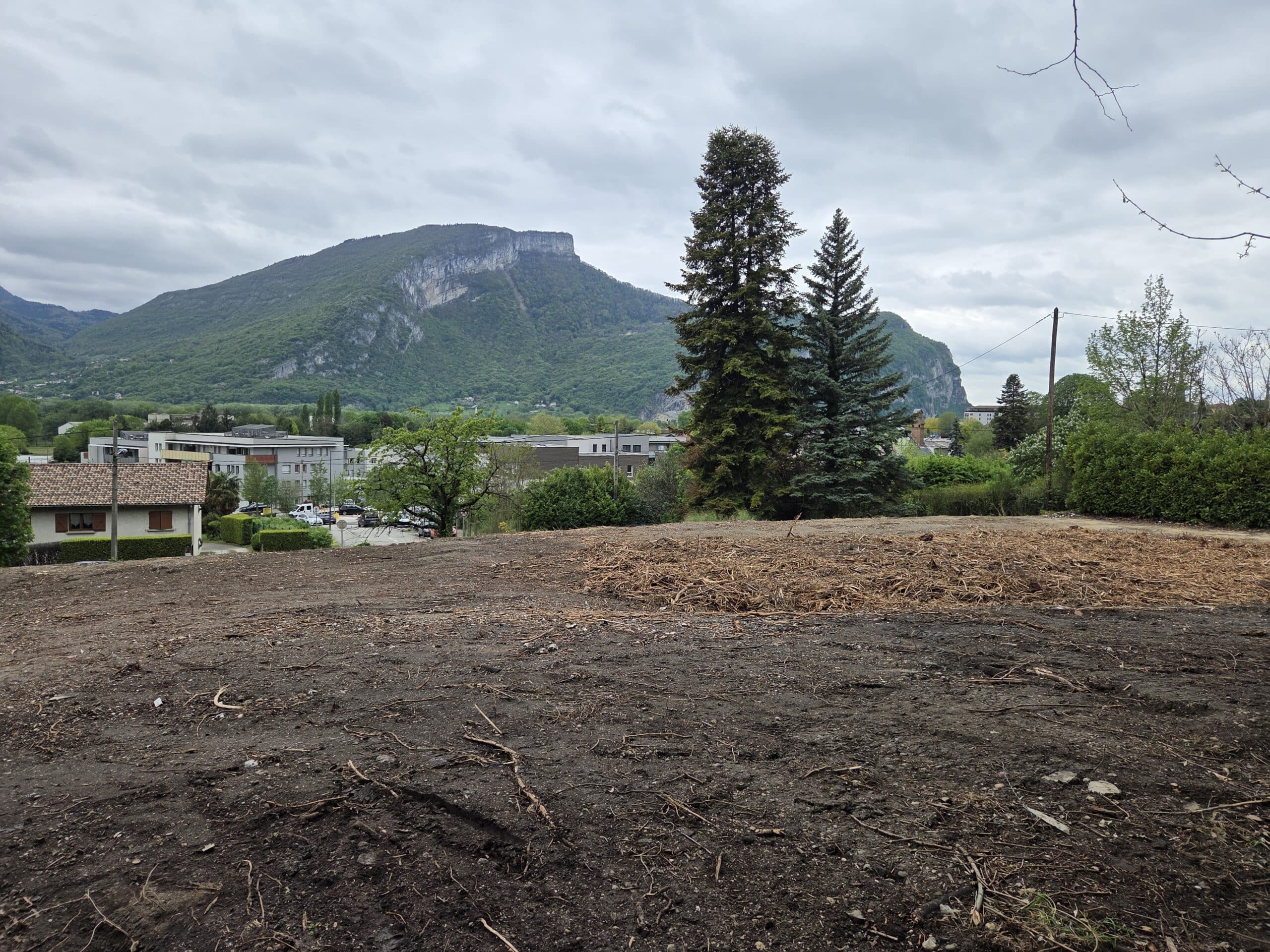 Programme logements neuf Panoramk à Voreppe; terrain prêt pour démarrage travaux de construction