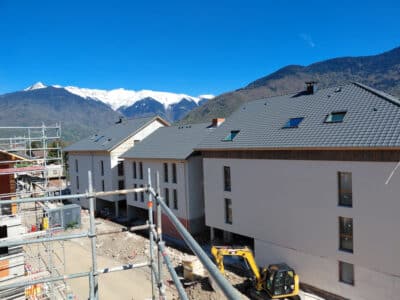 programme La Kroisée à Gilly sur Isère de Katrimmo, bâtiment B1 on voit travaux de façades en cours